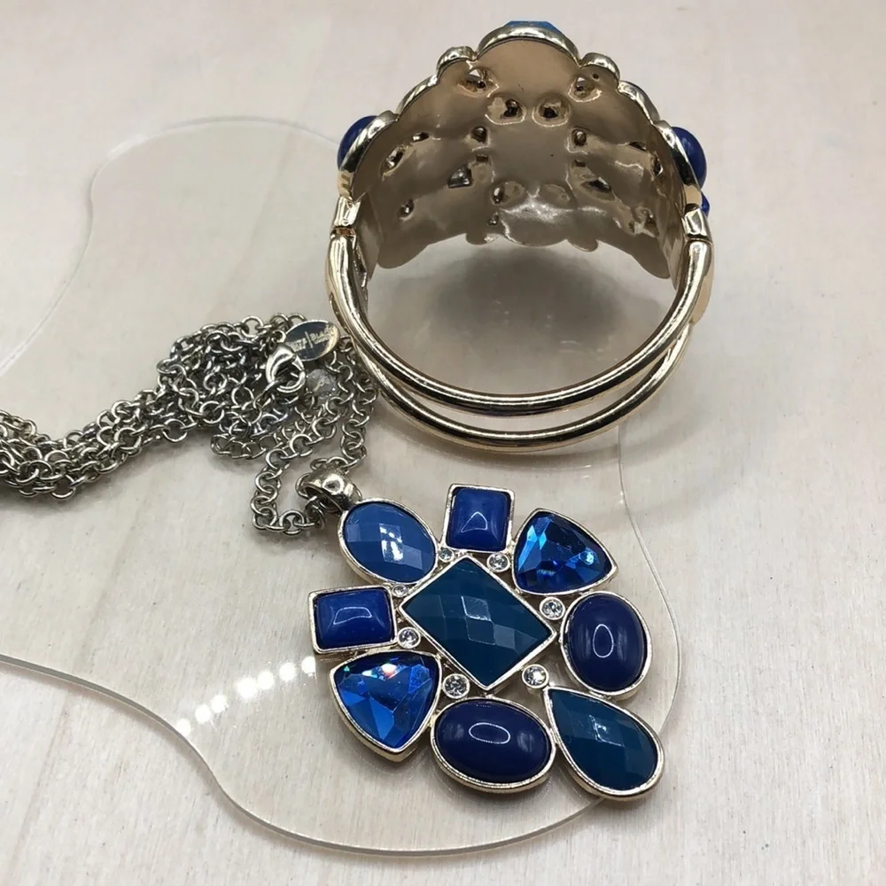 White House Black Market necklace measures